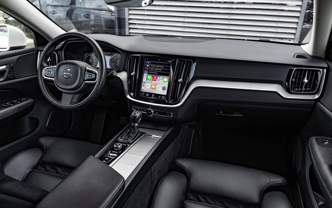 Volvo V60 cena 106900 przebieg: 162600, rok produkcji 2019 z Bobowa małe 781
